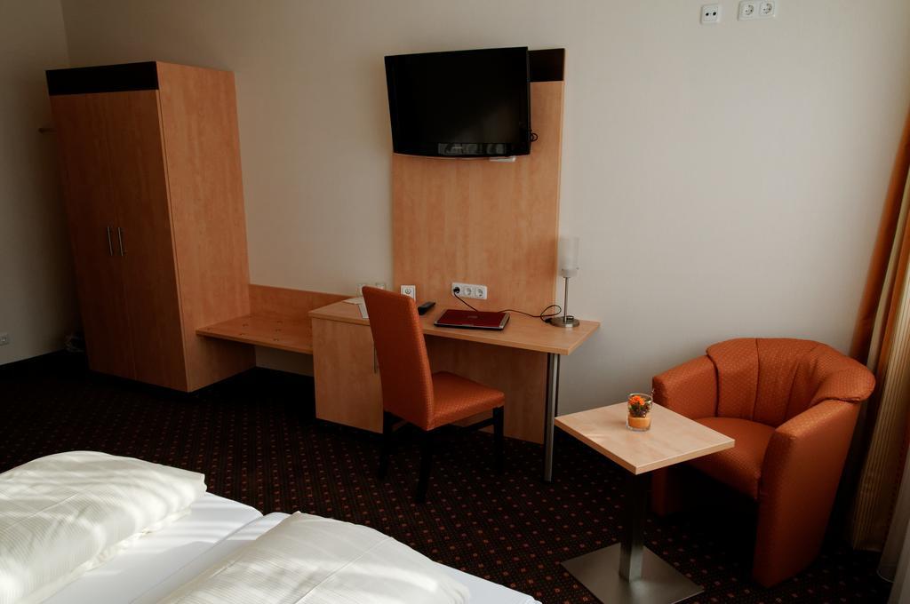 Hotel Am Freischuetz Huerth Exterior photo