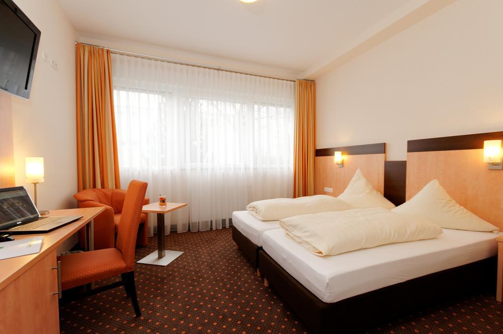 Hotel Am Freischuetz Huerth Exterior photo