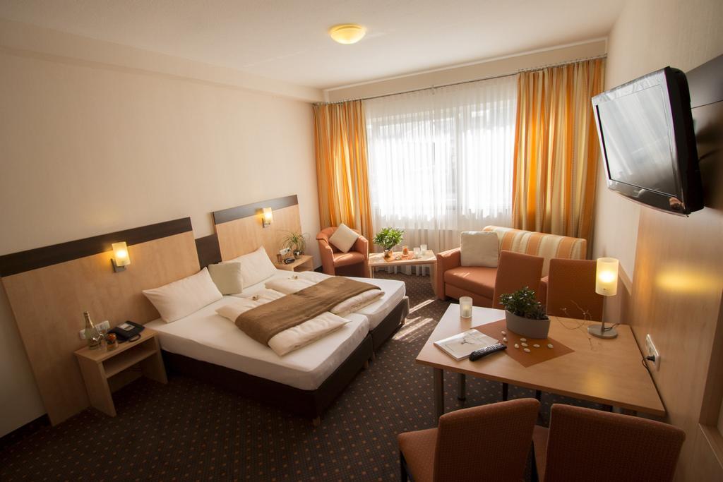 Hotel Am Freischuetz Huerth Exterior photo